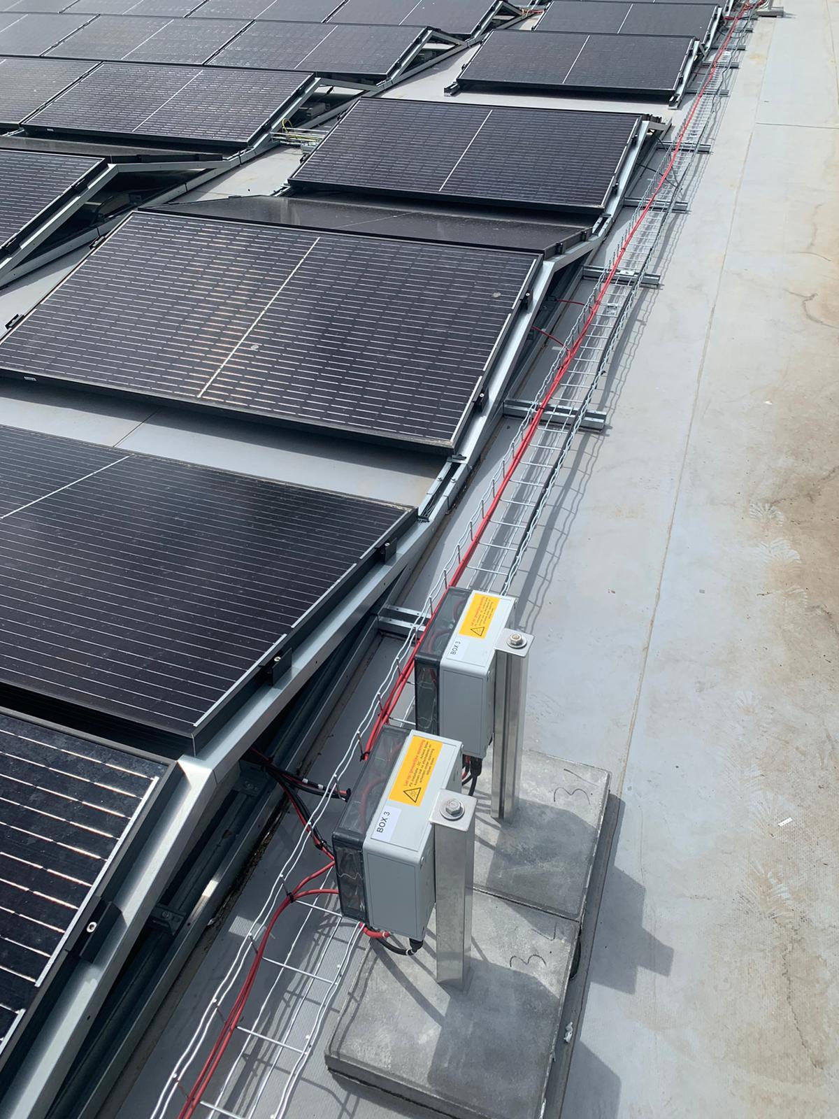 Imagen Proyecto Soluzioni solari per edifici commerciali con passerella a filo 1290